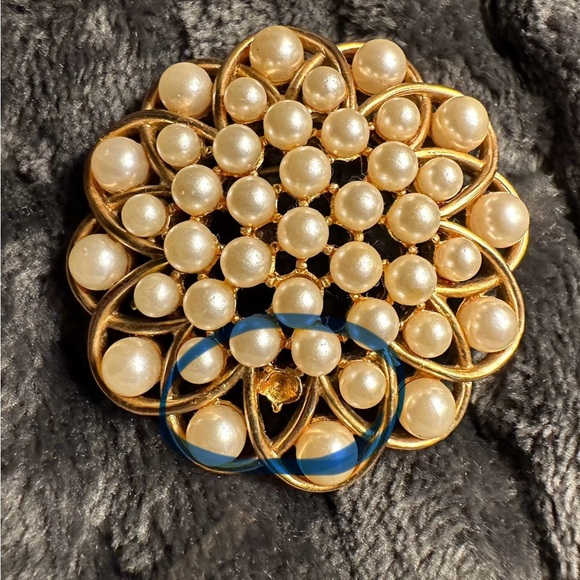 Pin - Picture 5 of 5